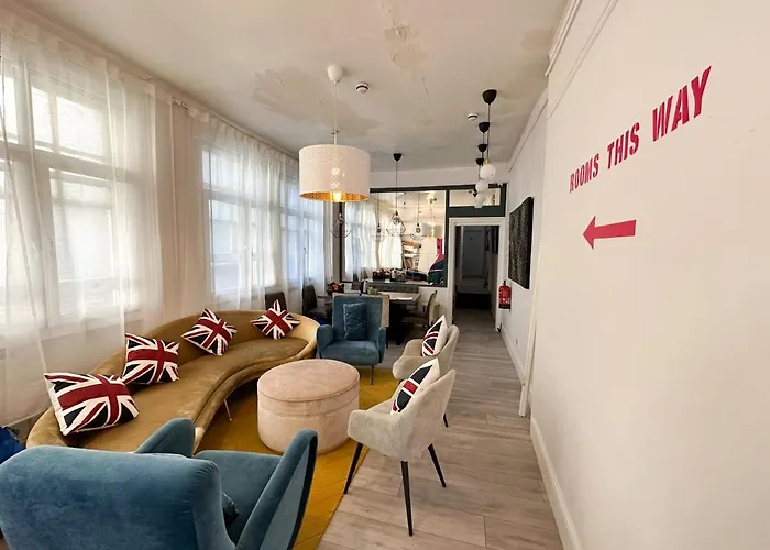 Pink Door Guesthouse London